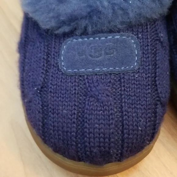 UGG Slippers - Picture 7 of 11
